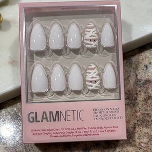 Glamnetic White and Pink Press-On Nails